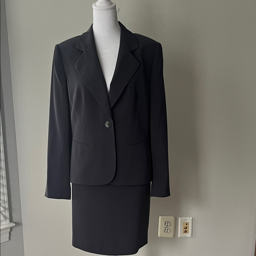 Kasper Charcoal Gray Black Blazer 10P and Skirt 12P